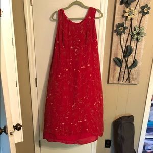 Sleeveless red pattern dress